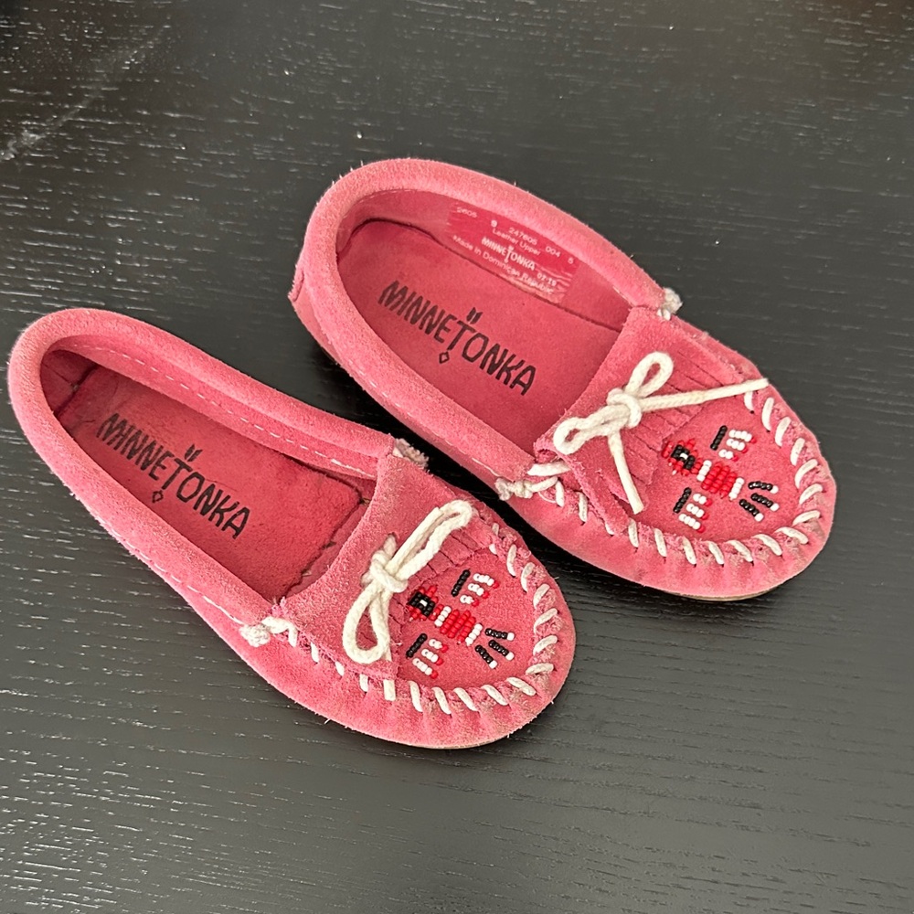 Minnetonka Kids Moccasins in Pink with White Accents